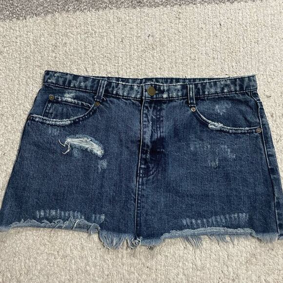 Free People Denim Mini Skirt Womens Sz 6 Distressed Cute To Boot Blue Raw Hem - Picture 1 of 10